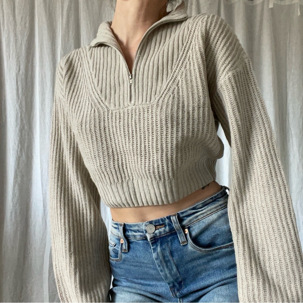 Stylish Ribbed Knit Zip-Up Sweater
